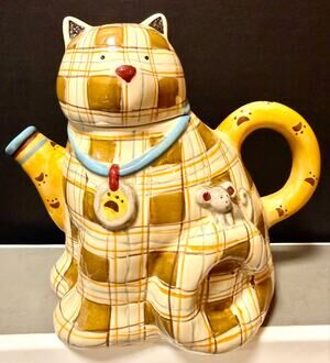 hand-painted ceramic "Plaid Kitty" cat mouse teapot by Sakura by Debbie Mumm